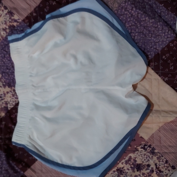 Nike sports shorts - Picture 2 of 5